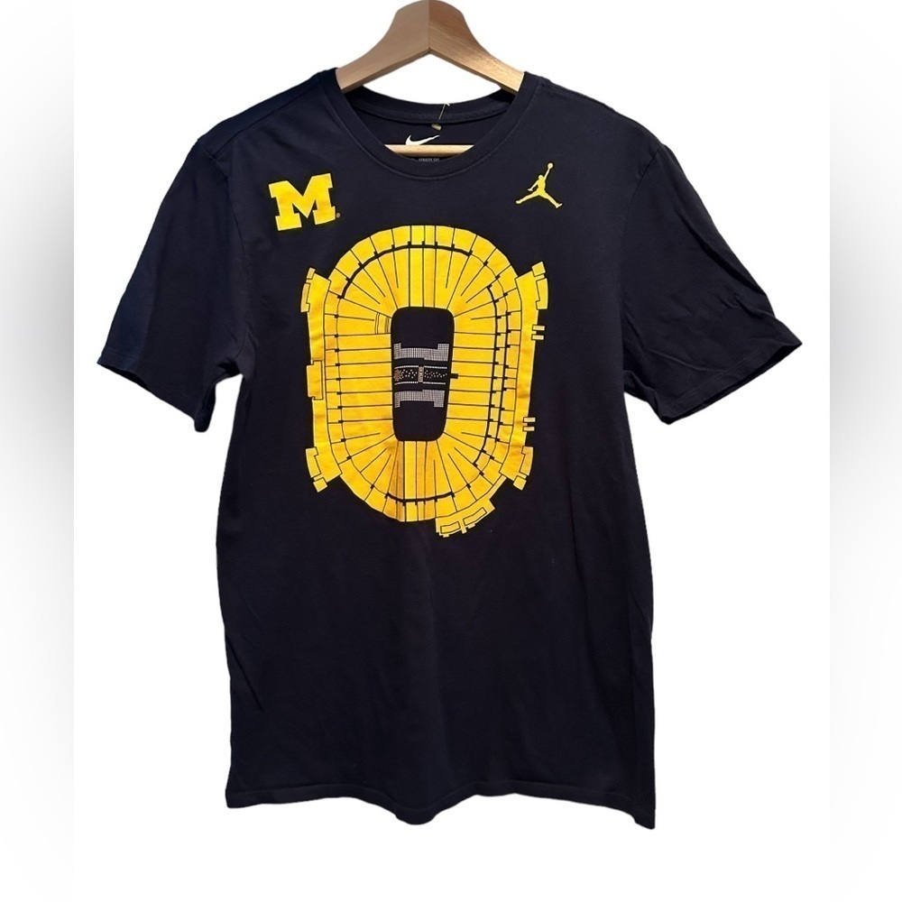 Nike Air Jordan Michigan Wolverines stadium Tshirt size medium